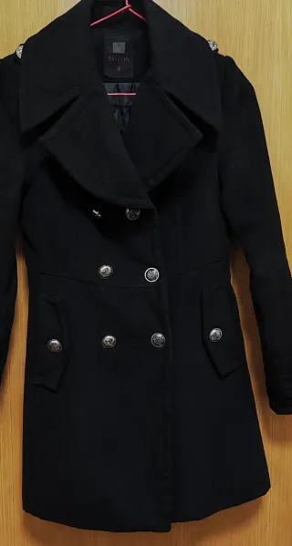 Abrigo de paño negro