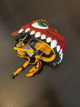 Casco bici infantil dragón rojo