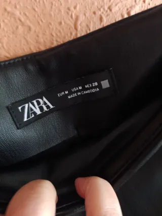 Falda pantalón negra botones dorados