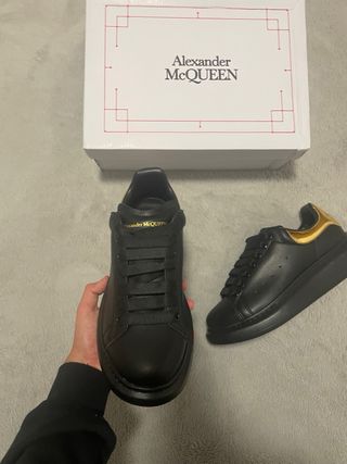 Alexander McQueen Negras y Doradas