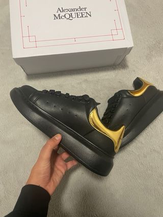 Alexander McQueen Negras y Doradas