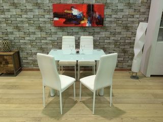 Mesa y 4 sillas! Oferta!!!