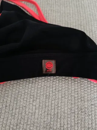 Soutien/Top Desportivo Preto e Vermelho