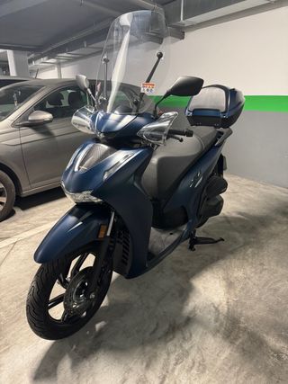Honda SH 350i con Top Box