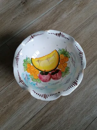 Frutero de cerámica pintado a mano