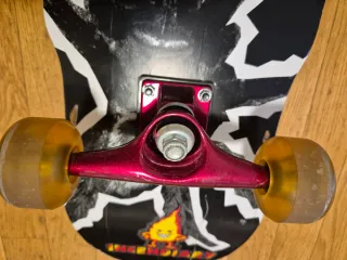 Skate Incendiary. Monopatín.