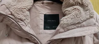 Abrigo rosa con capucha