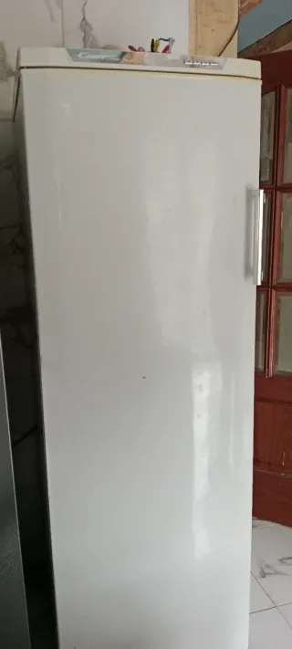 Congelador vertical blanco