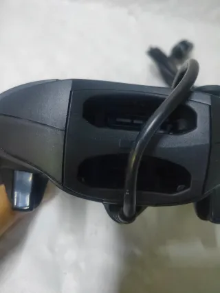 Mando de consola negro