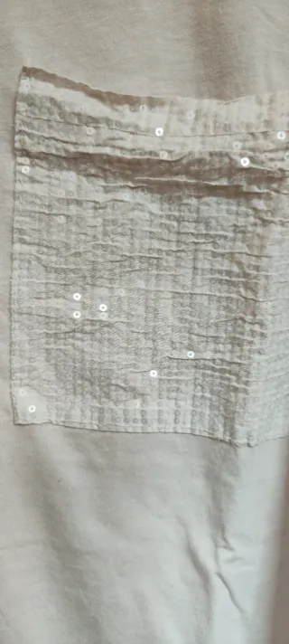 Camiseta beige manga larga con bolsillo