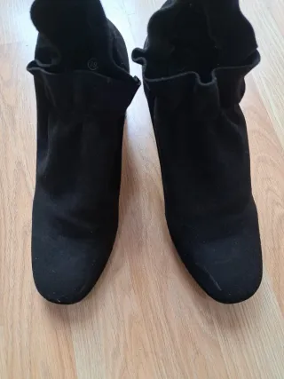 Botas negras con tacón