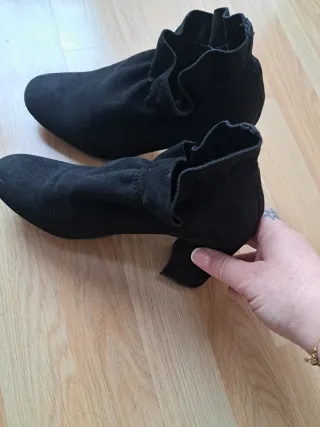 Botas negras con tacón