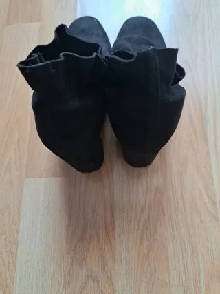 Botas negras con tacón