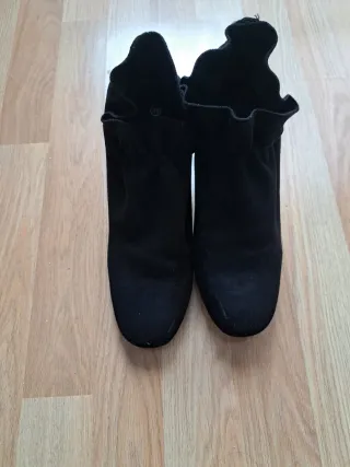 Botas negras con tacón