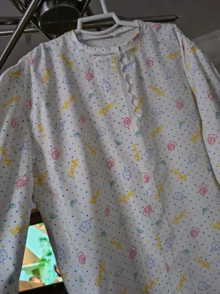 Disfraz de dormilón con estampado de animales