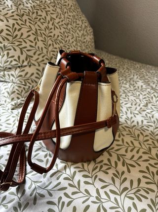 Bolso Cubo Beige y Marrón