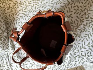 Bolso Cubo Beige y Marrón