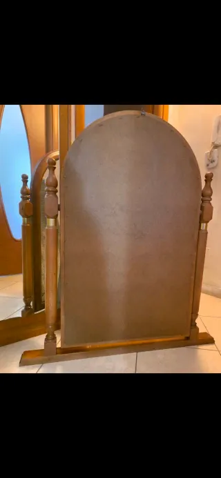 Specchio in legno con inserti in ottone