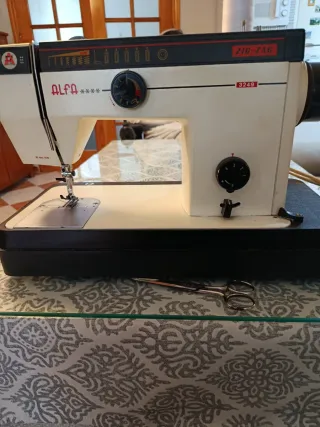 Máquina de coser Alfa Zig-Zag