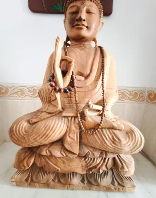 Buda tallado en madera maciza, pieza grande