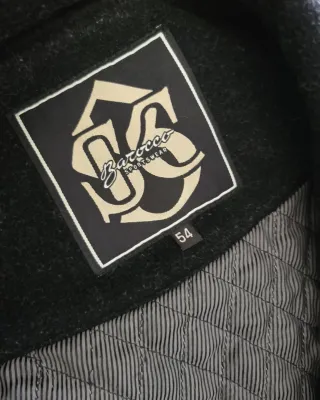 Abrigo de paño negro