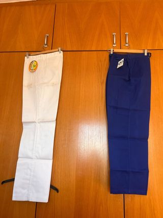 Pantalones de trabajo blancos y azules