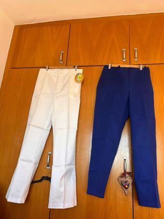 Pantalones de trabajo blancos y azules