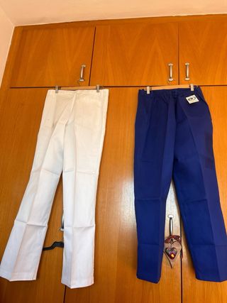 Pantalones de trabajo blancos y azules
