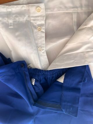 Pantalones de trabajo blancos y azules