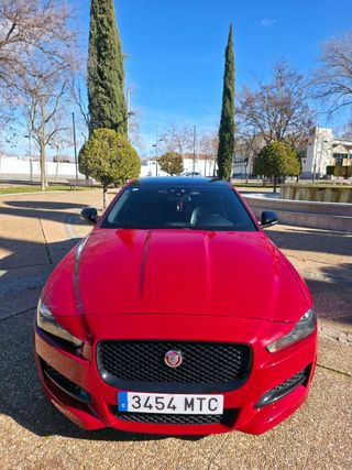 Jaguar XE R-Sport AWD · 180 CV · Automático