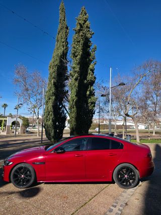 Jaguar XE R-Sport AWD · 180 CV · Automático