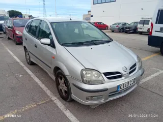 Nissan almera tino  2003
