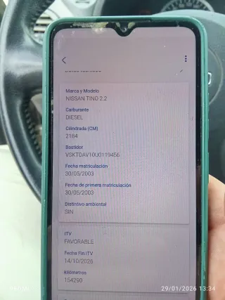 Nissan almera tino  2003