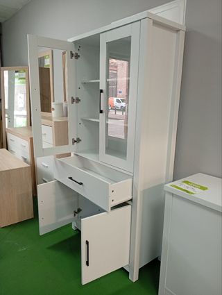 Vitrinas nuevas blancas