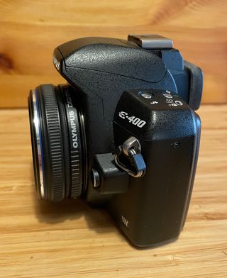Olympus E-400 + Lente Pancake 25mm