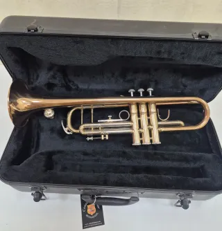 Trompeta Sib con estuche