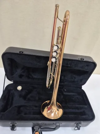 Trompeta Sib con estuche