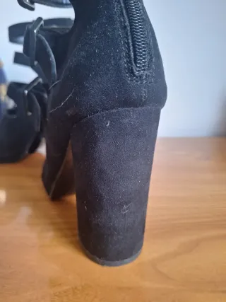 Tacchi Neri Lora Ferres - Tg 39