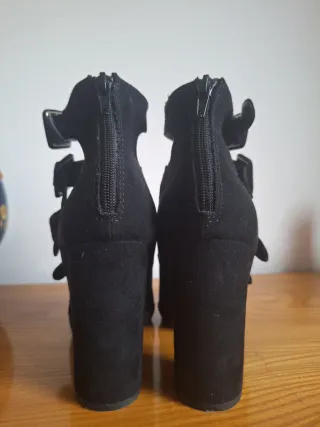 Tacchi Neri Lora Ferres - Tg 39