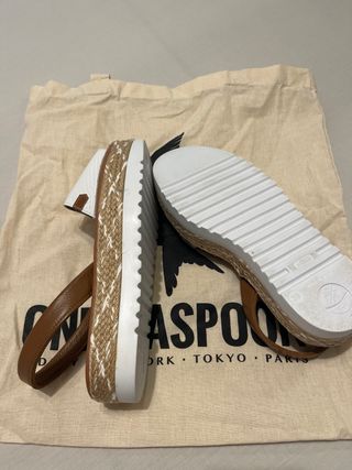 Sandalias popa cuña. Piel