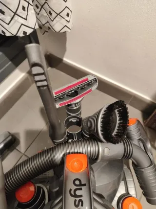 Aspirador Ciclónico Dyson con Accesorios