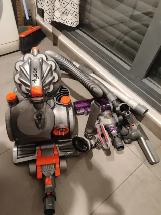 Aspirador Ciclónico Dyson con Accesorios