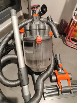 Aspirador Ciclónico Dyson con Accesorios