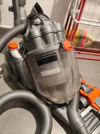 Aspirador Ciclónico Dyson con Accesorios