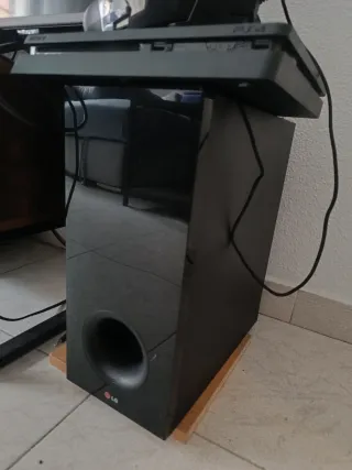 Barra de sonido LG como nueva y subwoofer