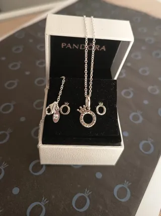 Conjunto Collar y Pendientes Corona y Logo