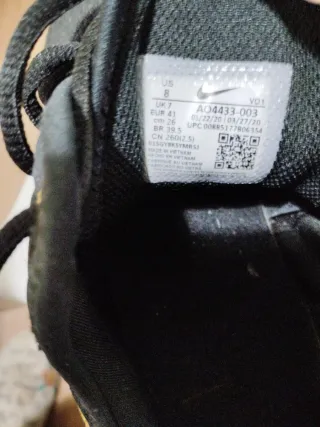 Zapatillas Nike Negras y Doradas