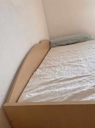 Cama nido con somier abajo.