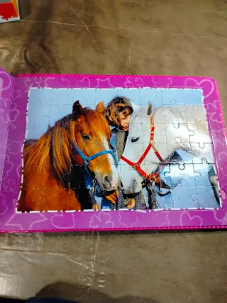 Libro-puzzle infantil sobre caballos. Incluye 4