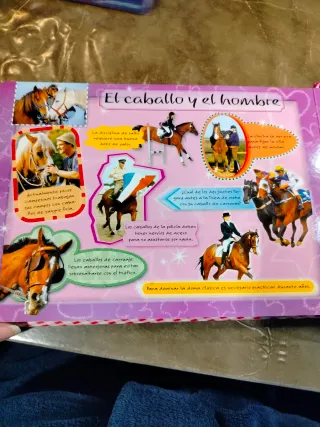 Libro-puzzle infantil sobre caballos. Incluye 4